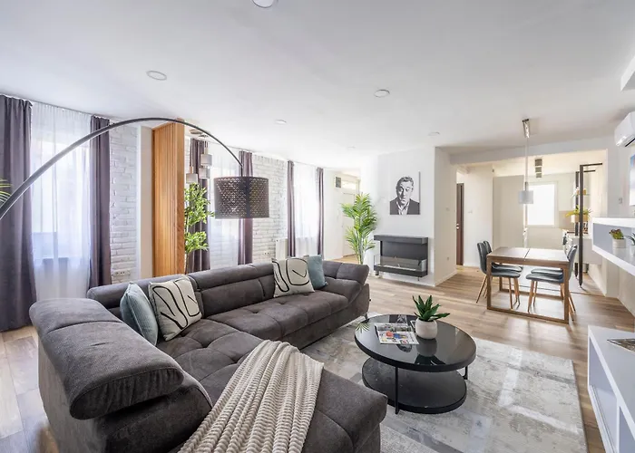 Exclusive & Central Duplex Residence By Prestige Homes
